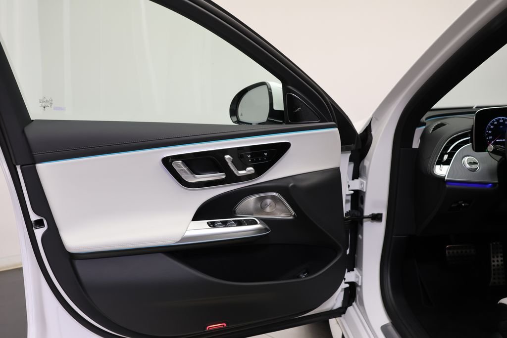 New 2027 MANUFAKTUR Moonlight White Magno Mercedes-Benz E 53 AMG® image 30