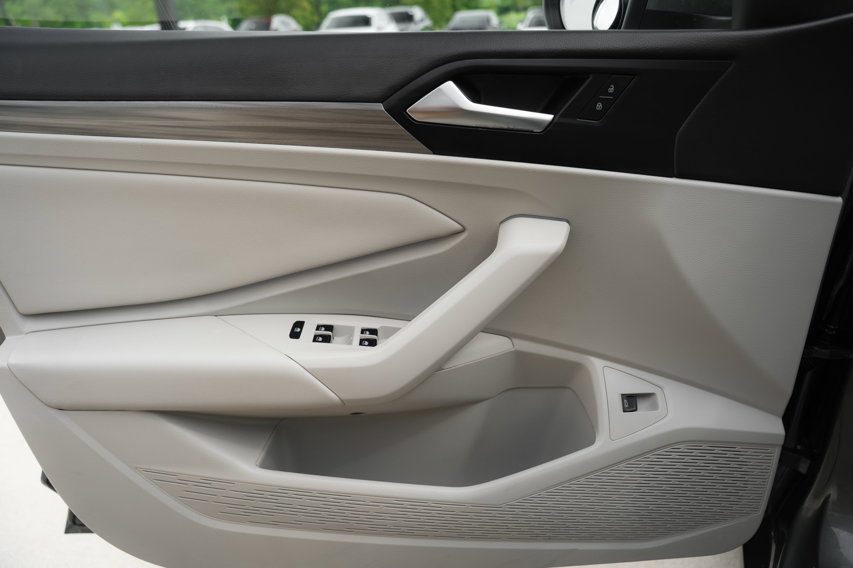 Used 2019 Sage Green Metallic Volkswagen SEL image 17