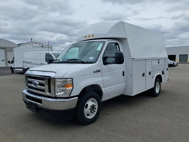 2025 Ford E-Series DRW E-350 Super Duty 138 in WB's photo