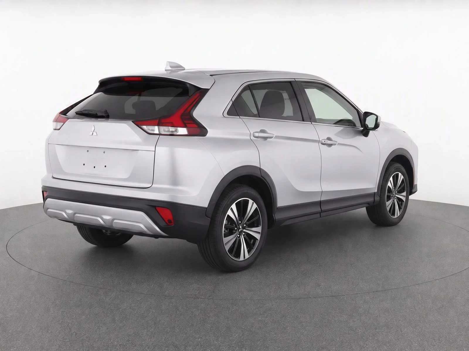 Used 2025 Alloy Silver Metallic Mitsubishi SE image 3