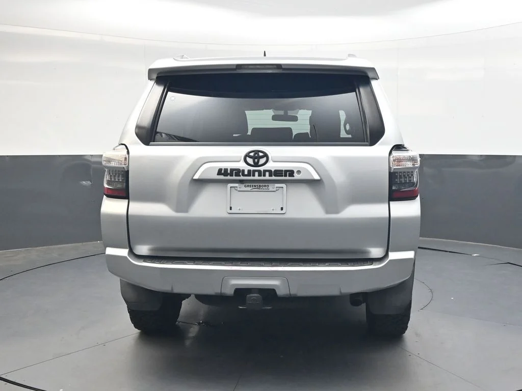 Used 2017 Classic Silver Metallic Toyota SR5 image 5