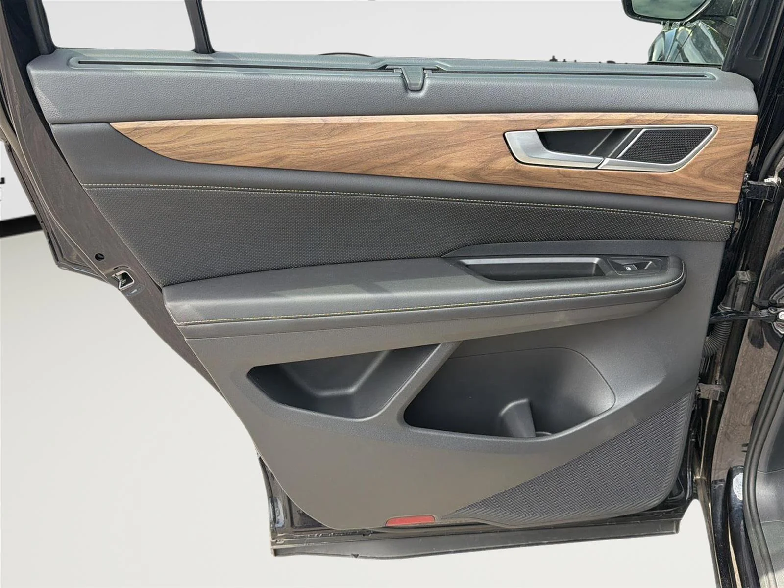2025 Volkswagen Atlas SE w/Tech - Photo 21