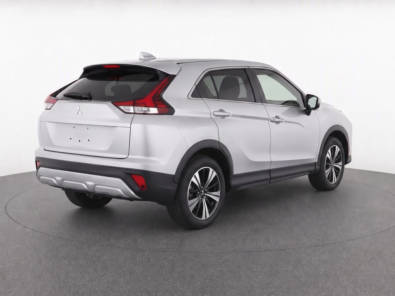 Used 2025 Alloy Silver Metallic Mitsubishi SE image 3
