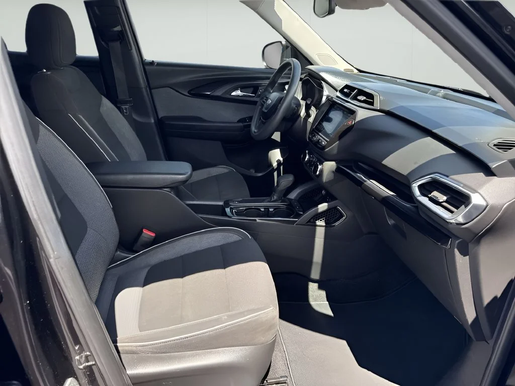 Used 2021 MOSAIC BLACK METALLIC Chevrolet LT image 29