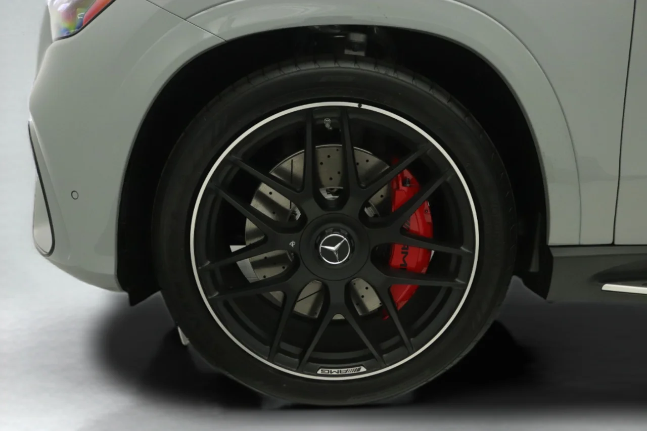New 2026 MANUFAKTUR Alpine Grey Mercedes-Benz 63 S AMG® 4MATIC® image 11