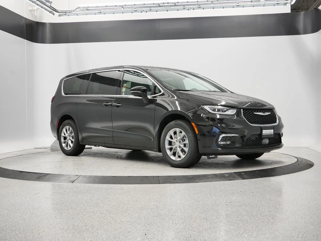 2026 Chrysler Pacifica Select - Photo 11