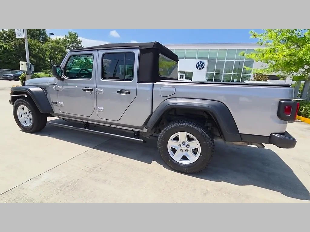 Used 2020 Silver Jeep Sport image 40