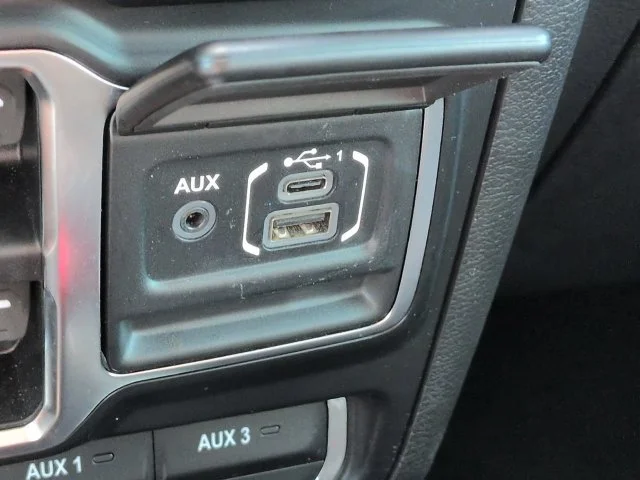 Used 2022 White Jeep Rubicon image 23