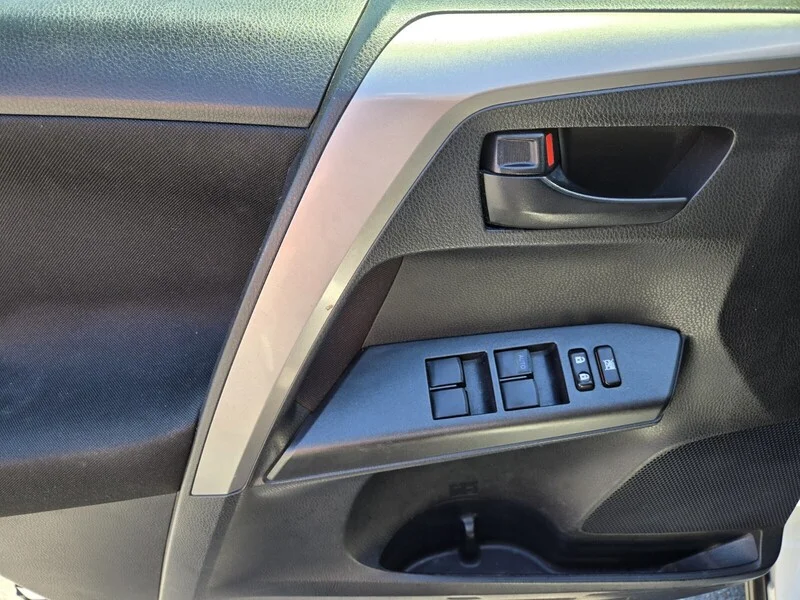 Used 2017 White Toyota LE image 14