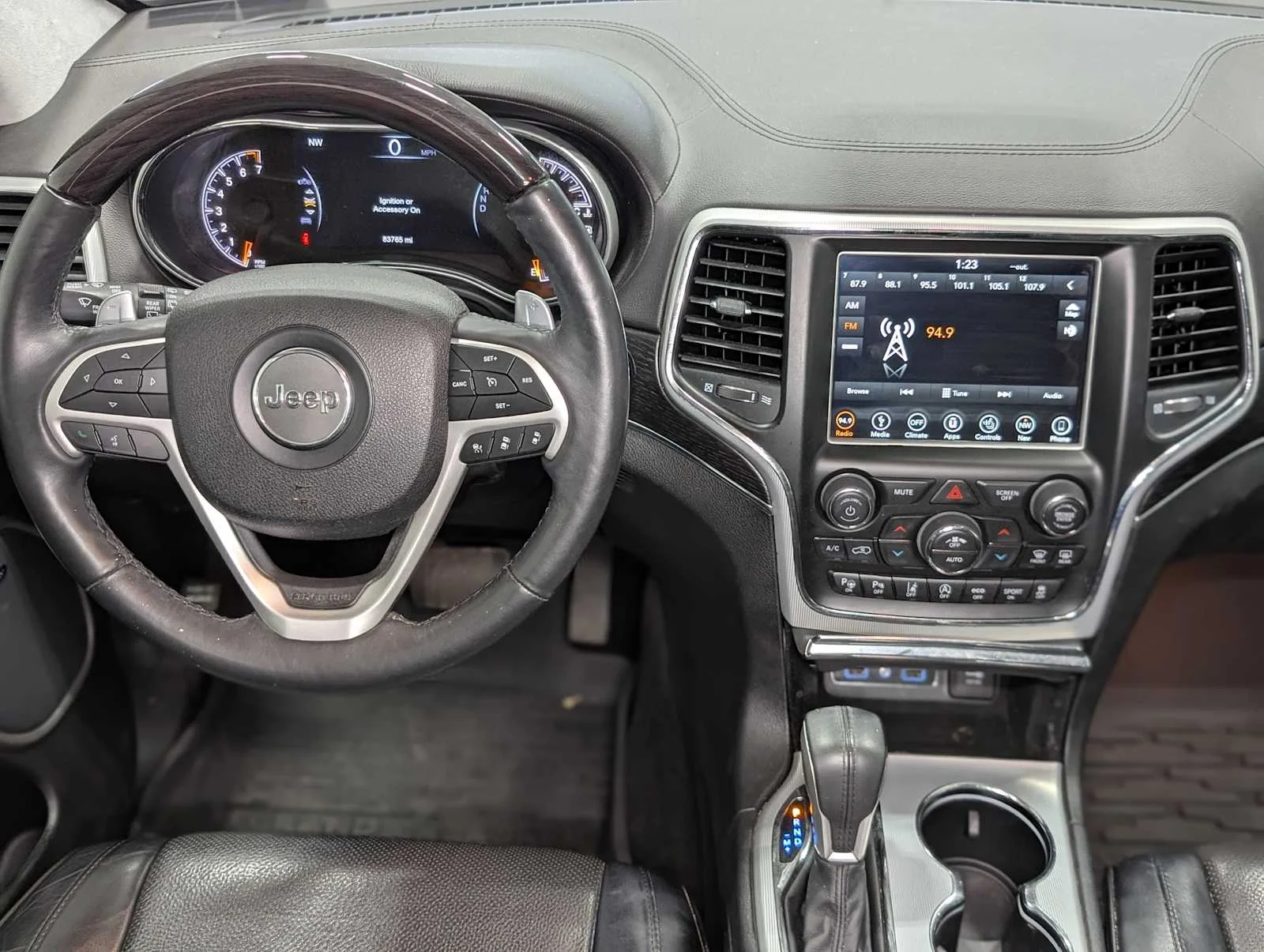 Used 2018 Ivory Tri-Coat Pearl Jeep Summit image 5