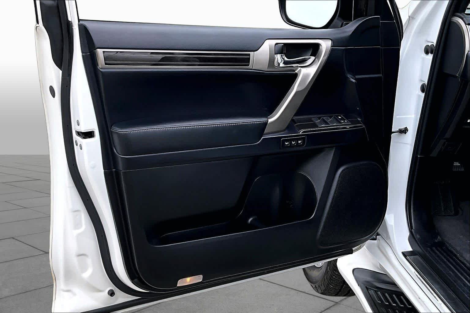 Used 2021 Starfire Pearl Lexus Luxury image 26