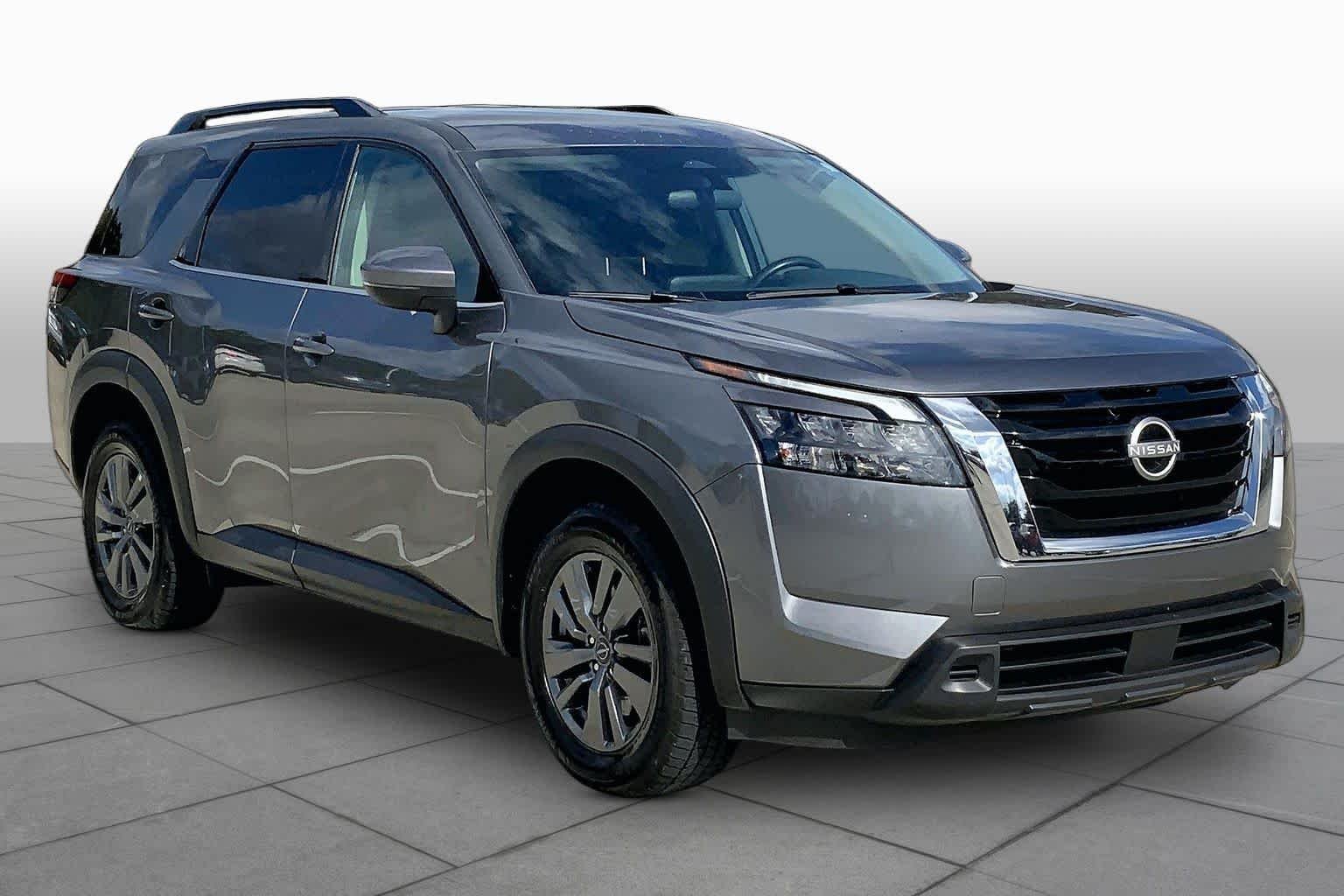 Used 2025 Gun Metallic Nissan SV image 3