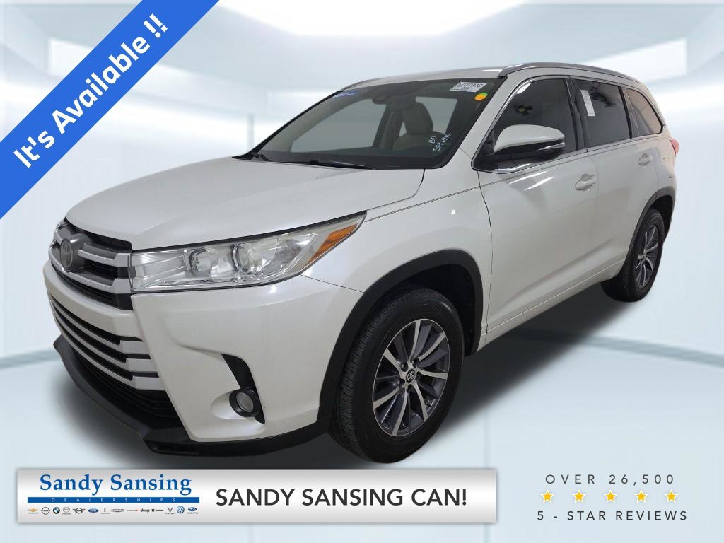 Used 2018 White Toyota XLE image 1