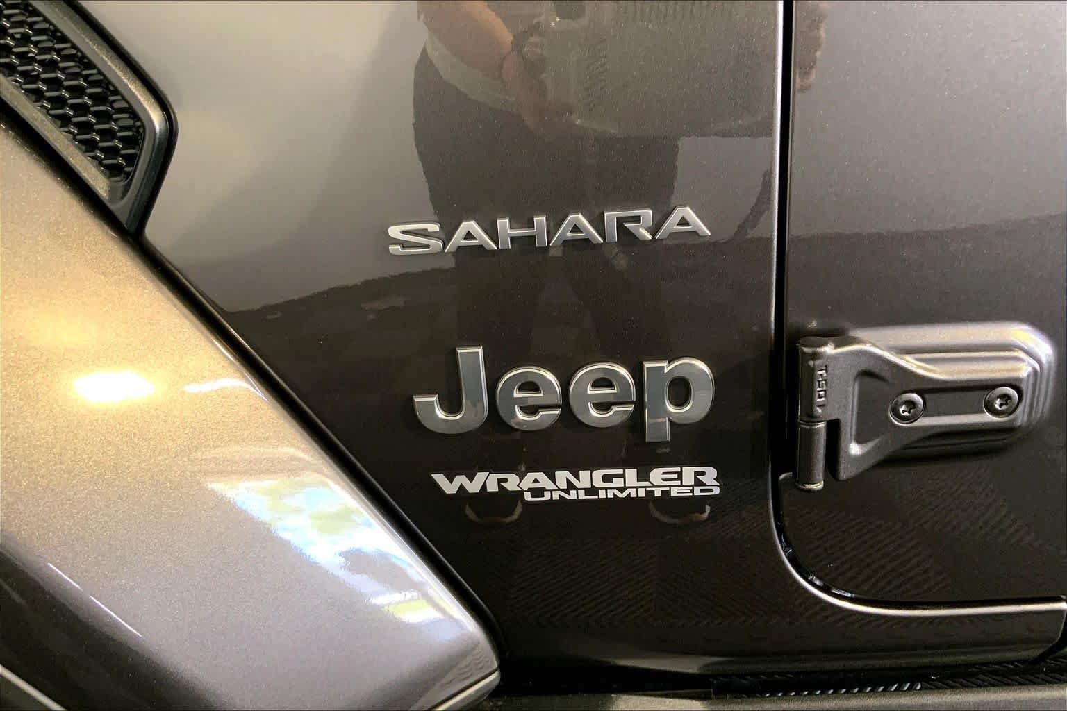 Used 2022 Granite Crystal Metallic Clearcoat Jeep Unlimited Sahara image 10