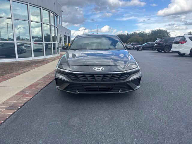 Used 2025 Gray Hyundai SEL Sport image 2