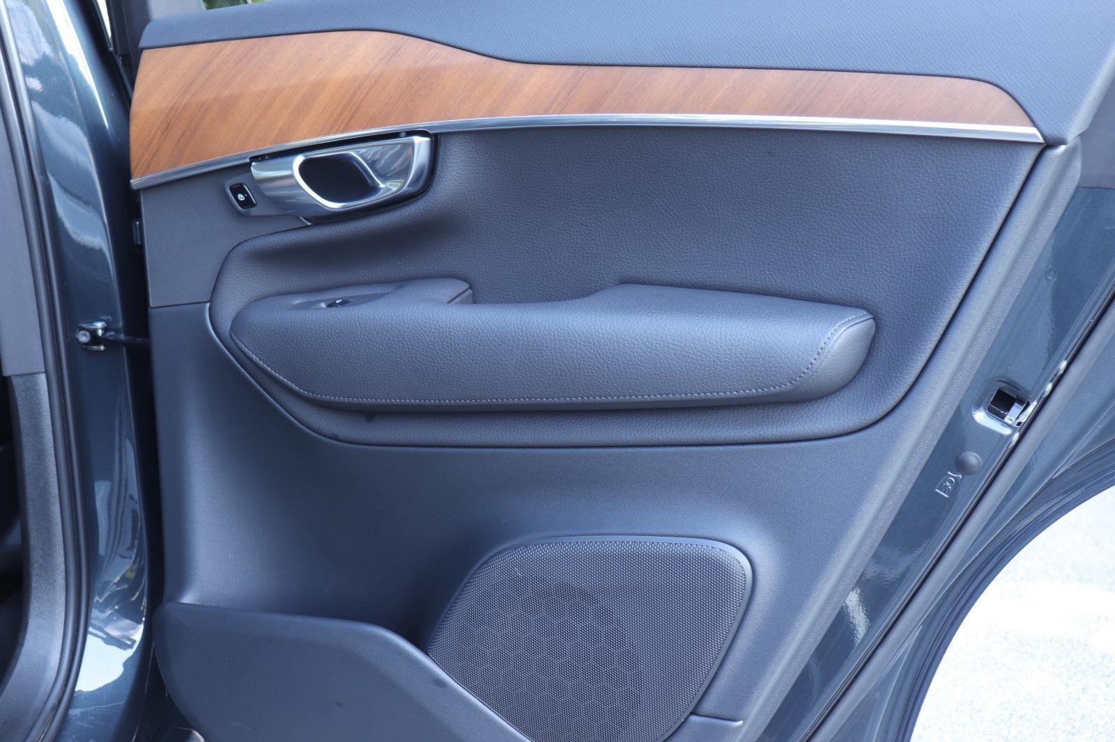 Used 2022 Savile Grey Metallic Volvo Momentum image 22