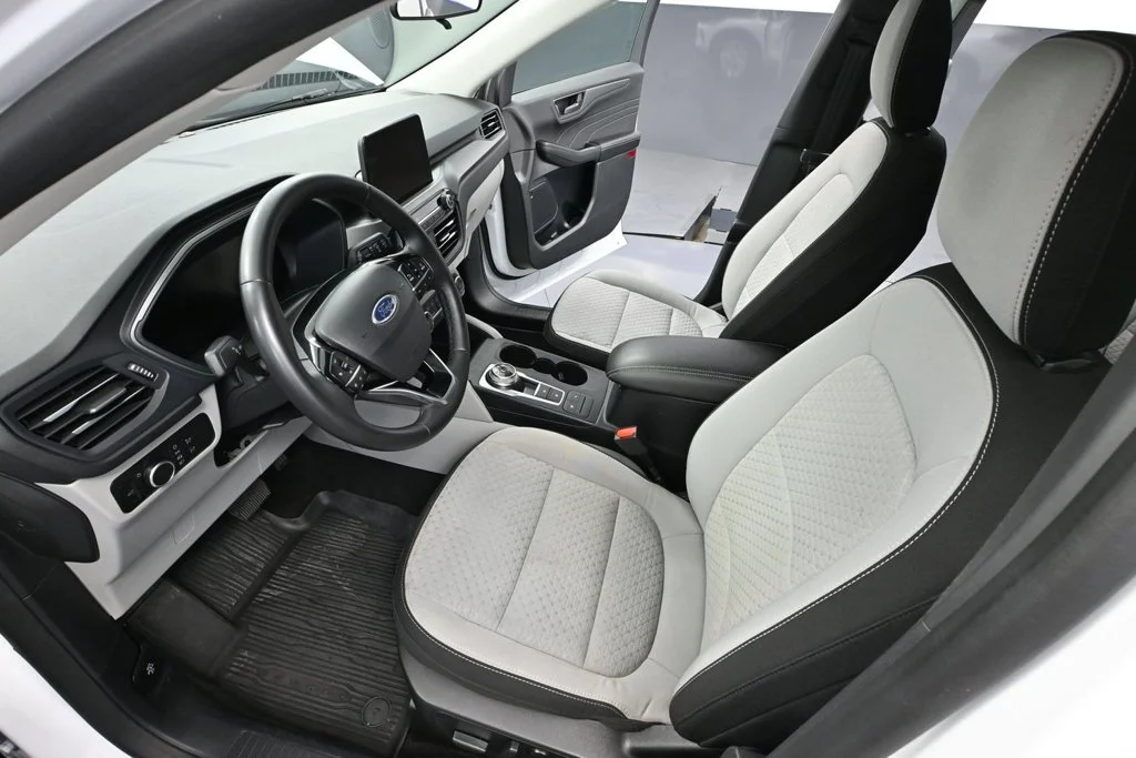 Used 2023 White Ford Active image 17