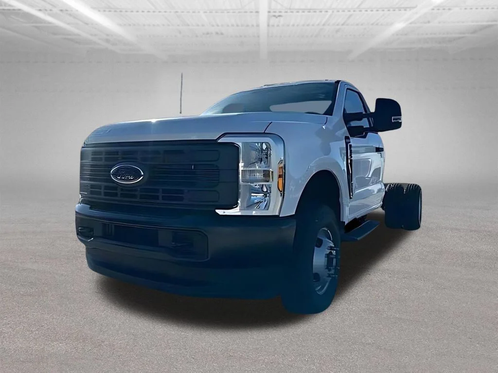 New 2026 Oxford White Ford F-350® XL image 3
