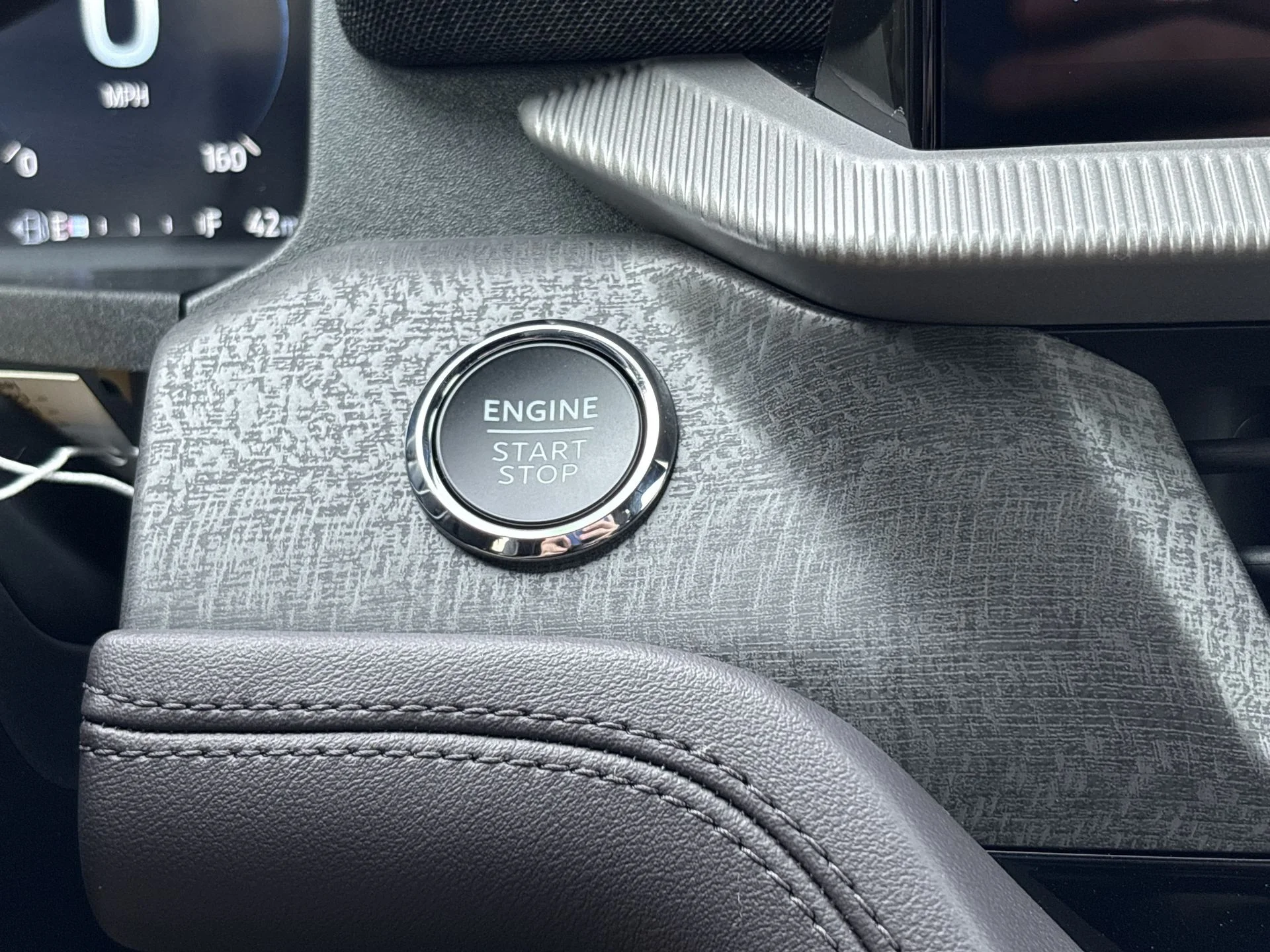 New 2026 Star White Metallic Tri-Coat Ford Platinum™ image 11