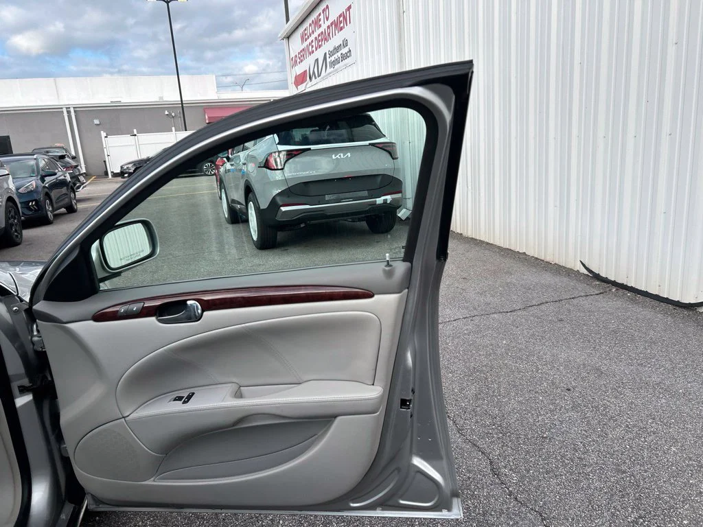 Used 2007 Silver Buick CXL image 22