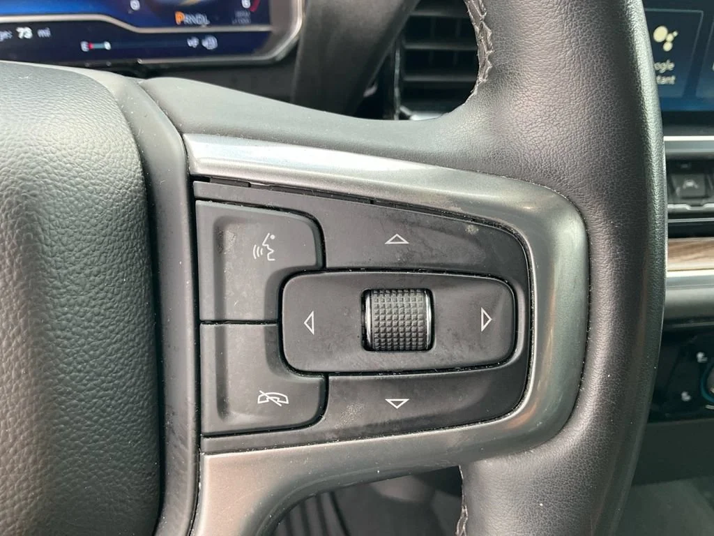 Used 2023 SUMMIT WHITE Chevrolet LT image 28
