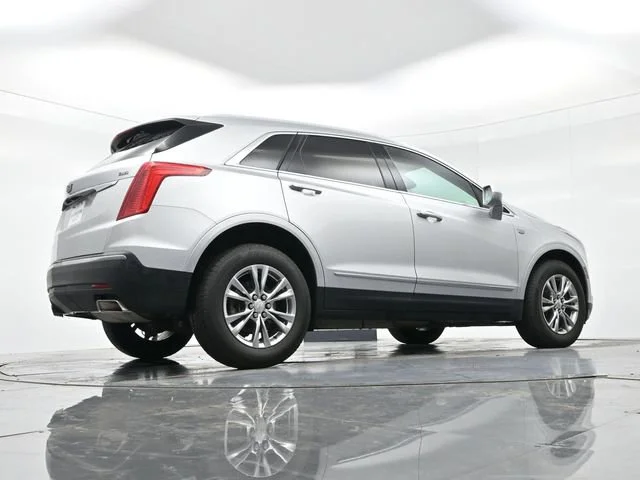 Used 2017 RADIANT SILVER METALLIC Cadillac Luxury FWD image 31