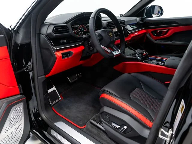 Used 2025 Black Lamborghini SE image 103