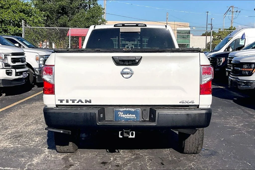 Used 2019 White Nissan S image 3