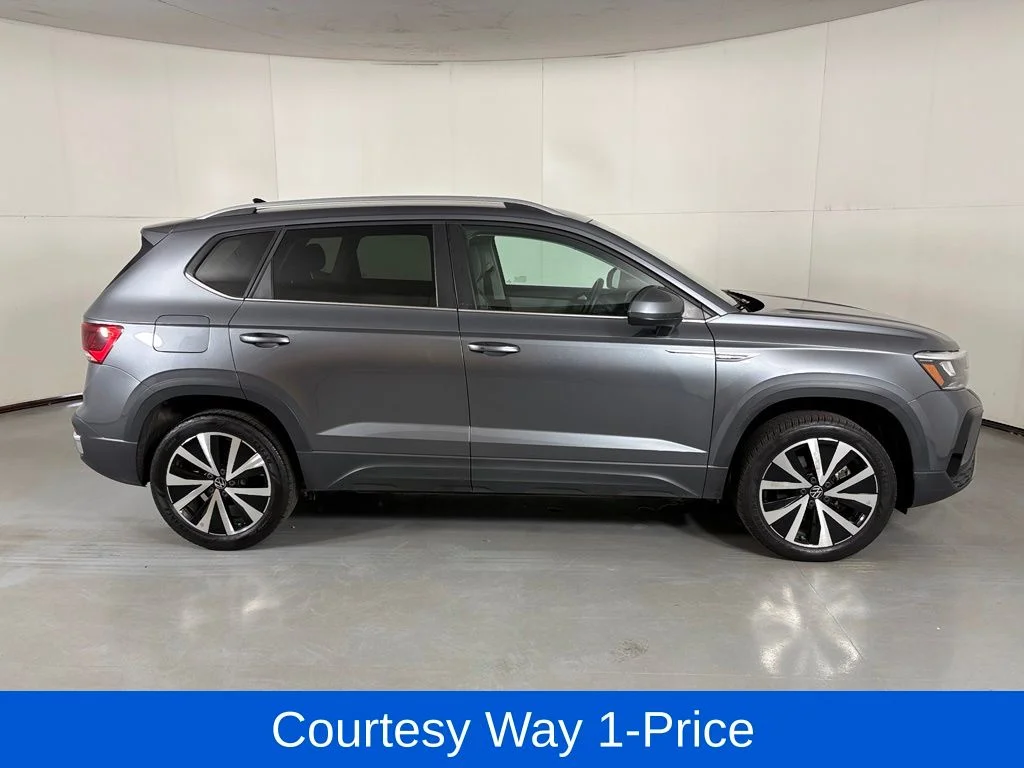 Used 2024 Gray Volkswagen 1.5T SE image 11