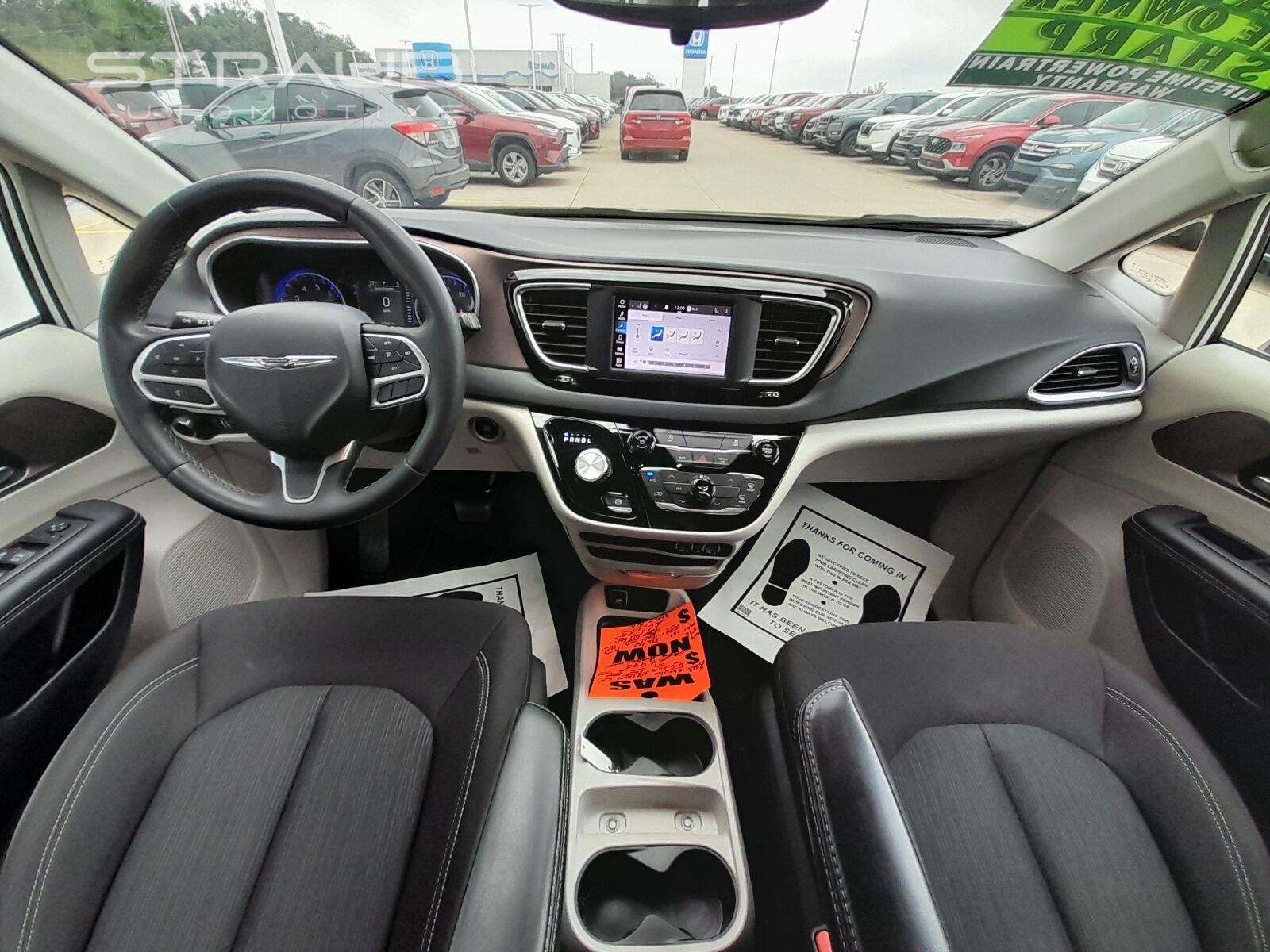 Used 2023 Bright White Clearcoat Chrysler LX image 39