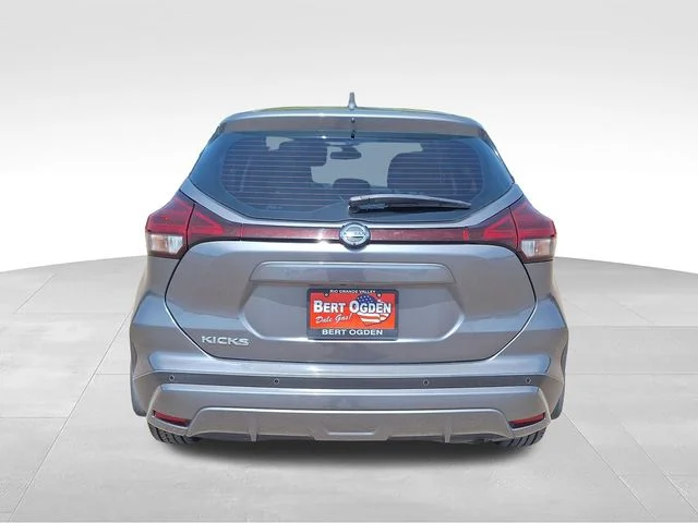 Used 2021 Gray Nissan S image 6