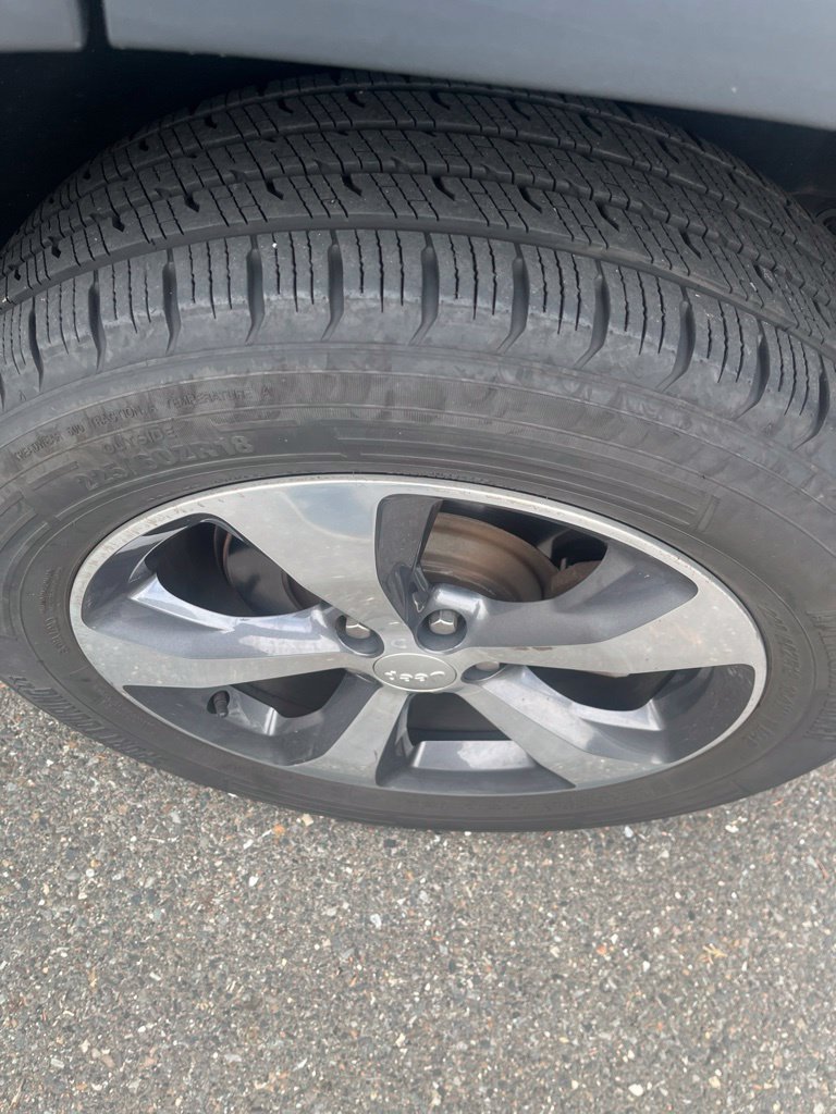Used 2019 Diamond Black Crystal Pearlcoat Jeep Limited image 5