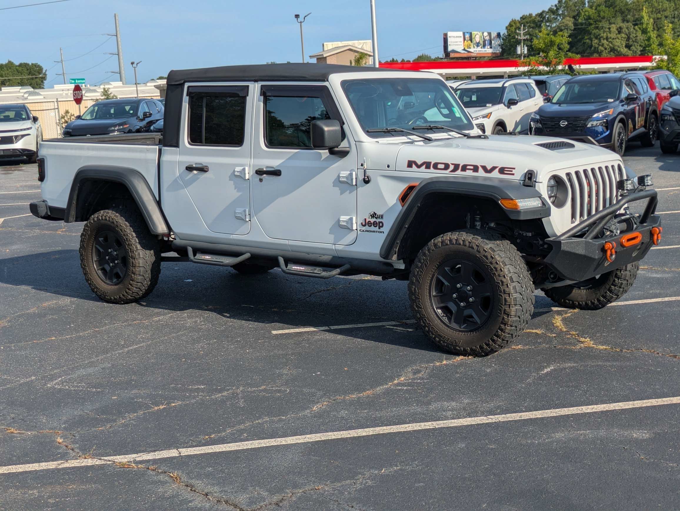 Used 2021 White Jeep Mojave image 1