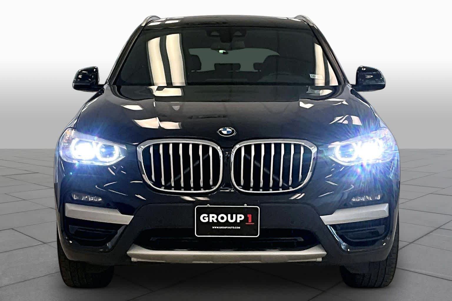 Used 2020 Black Sapphire Metallic BMW sDrive30i image 3