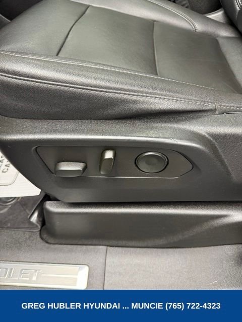 Used 2022 Black Chevrolet Z71 image 47