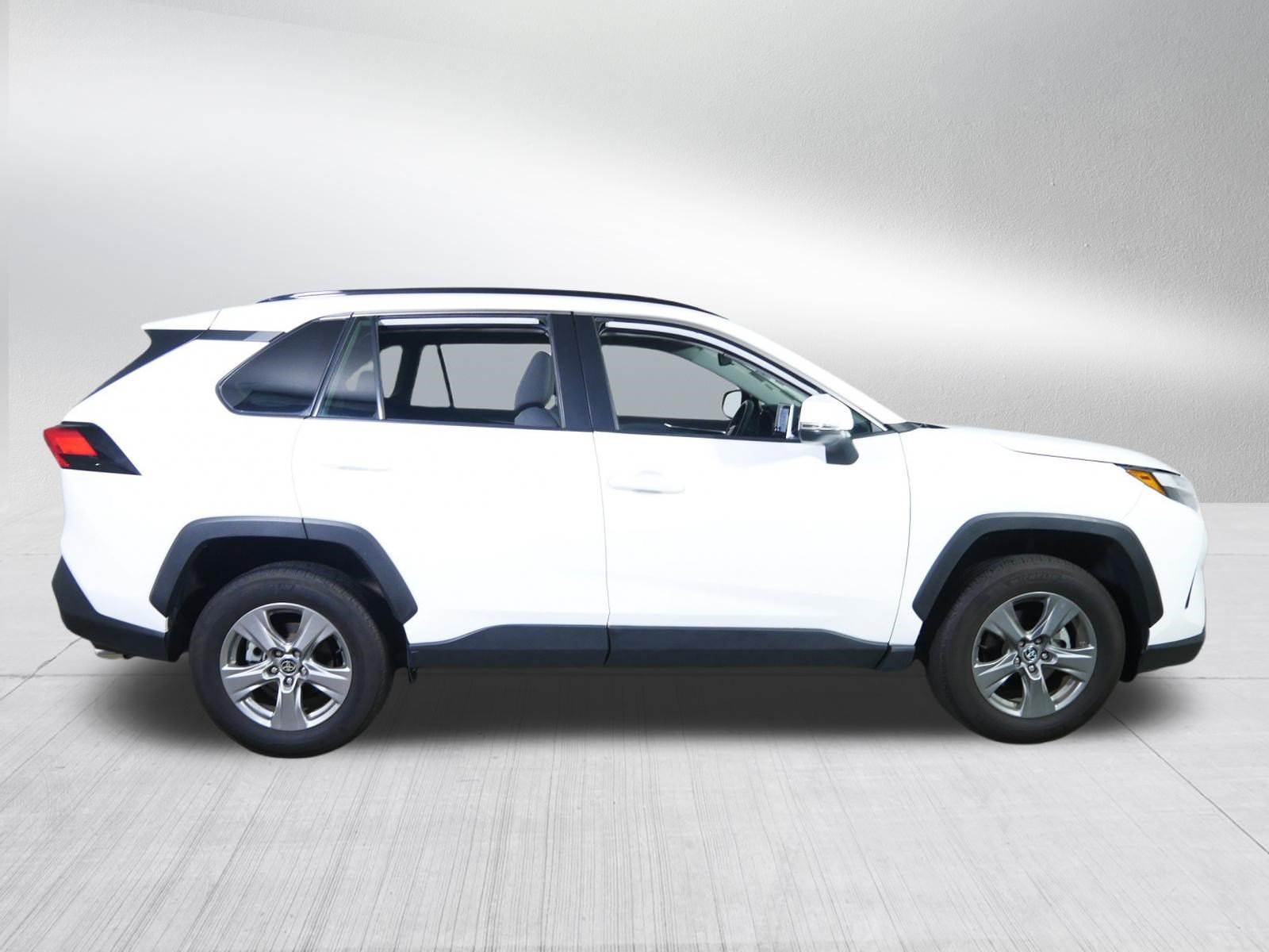 2024 Toyota RAV4 XLE - Photo 8