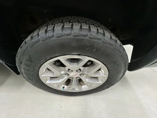 Used 2018 Black GMC SLT image 32