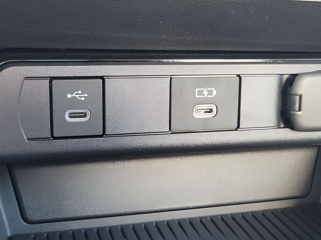 2026 Toyota Prius Plug-in Hybrid SE - Photo 31