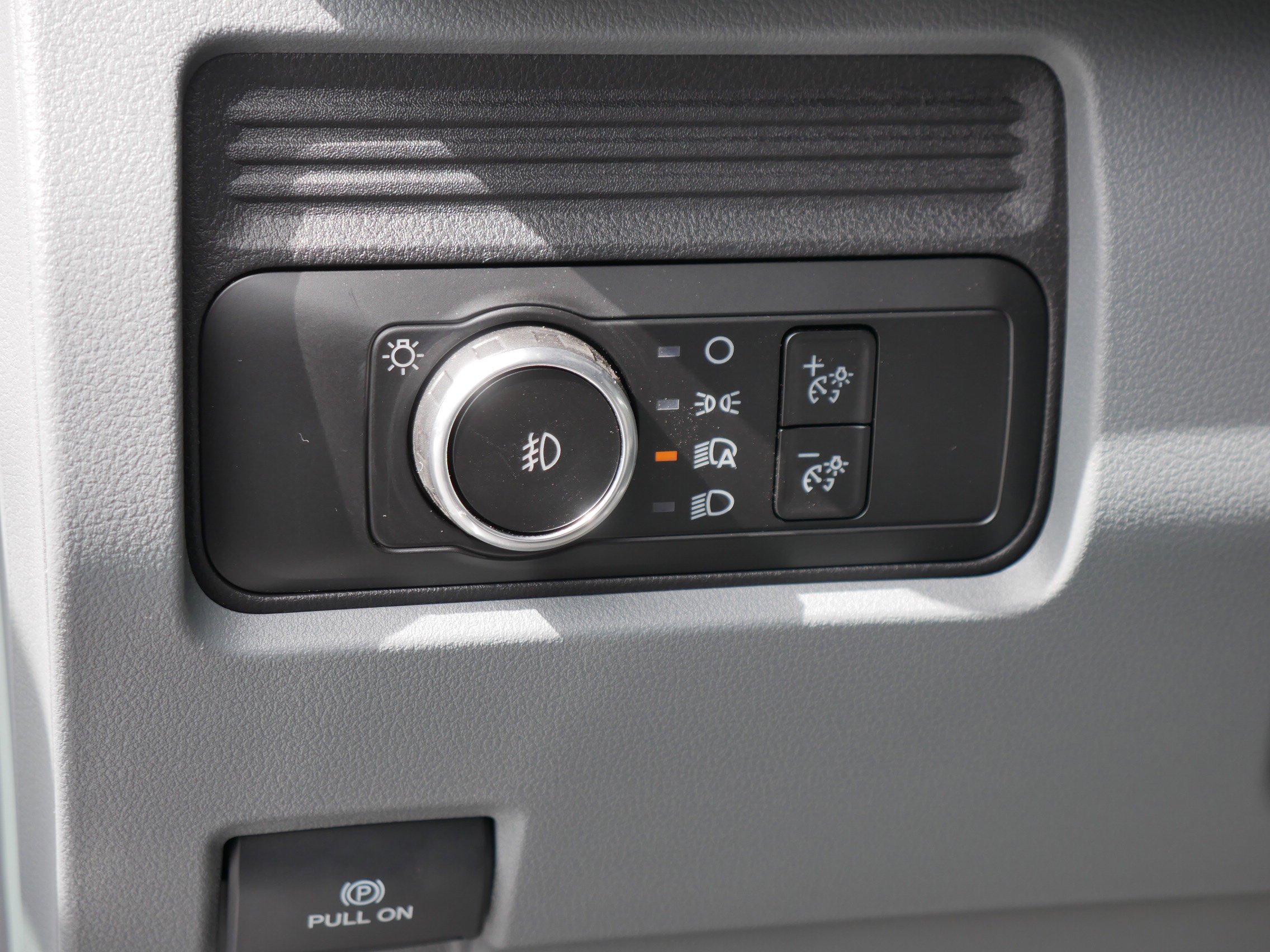 New 2025 Oxford White Ford F-550® XL image 5