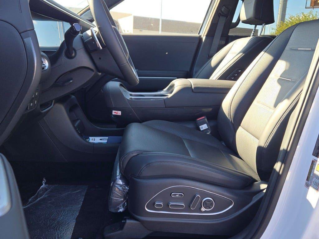 New 2026 White Pearl Hyundai Calligraphy AWD image 26