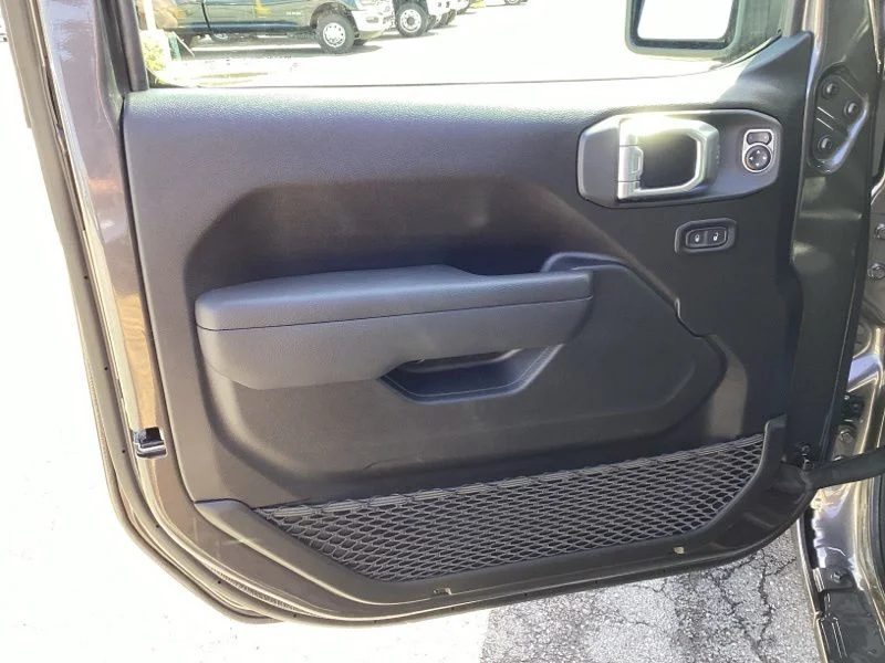 New 2026 Granite Crystal Metallic Clear-Coat Exterior Paint Jeep 85th Anniversary Edition image 23
