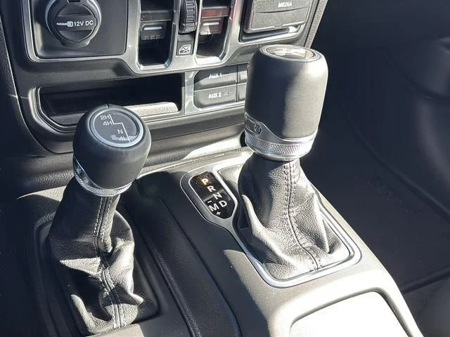 2025 Jeep Wrangler 4-Door Sahara - Photo 37