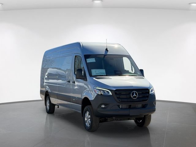 New 2026 high-tech silver metallic Mercedes-Benz Cargo 170 WB image 3