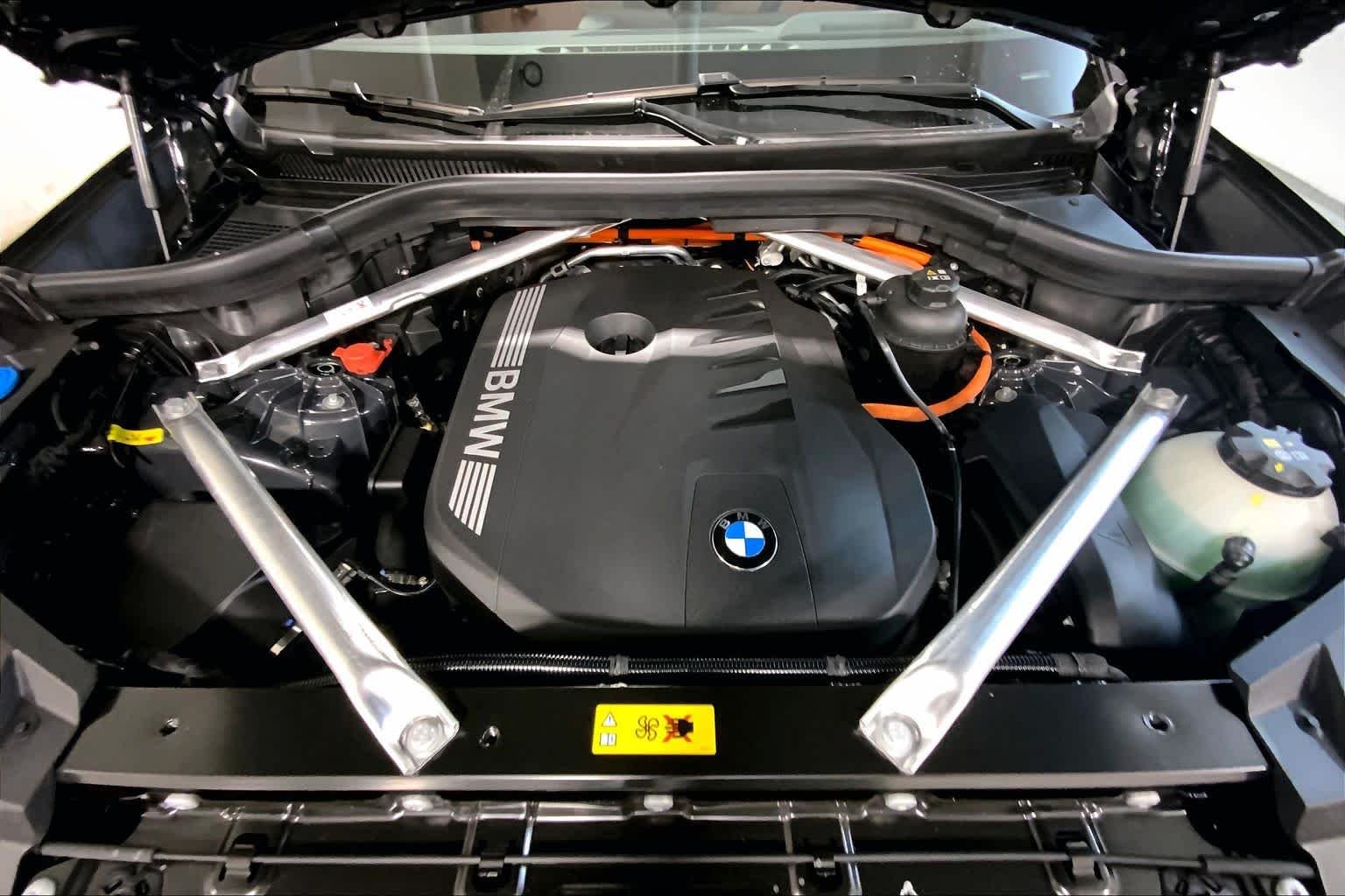 New 2026 Dravit Grey Metallic BMW xDrive50e image 16