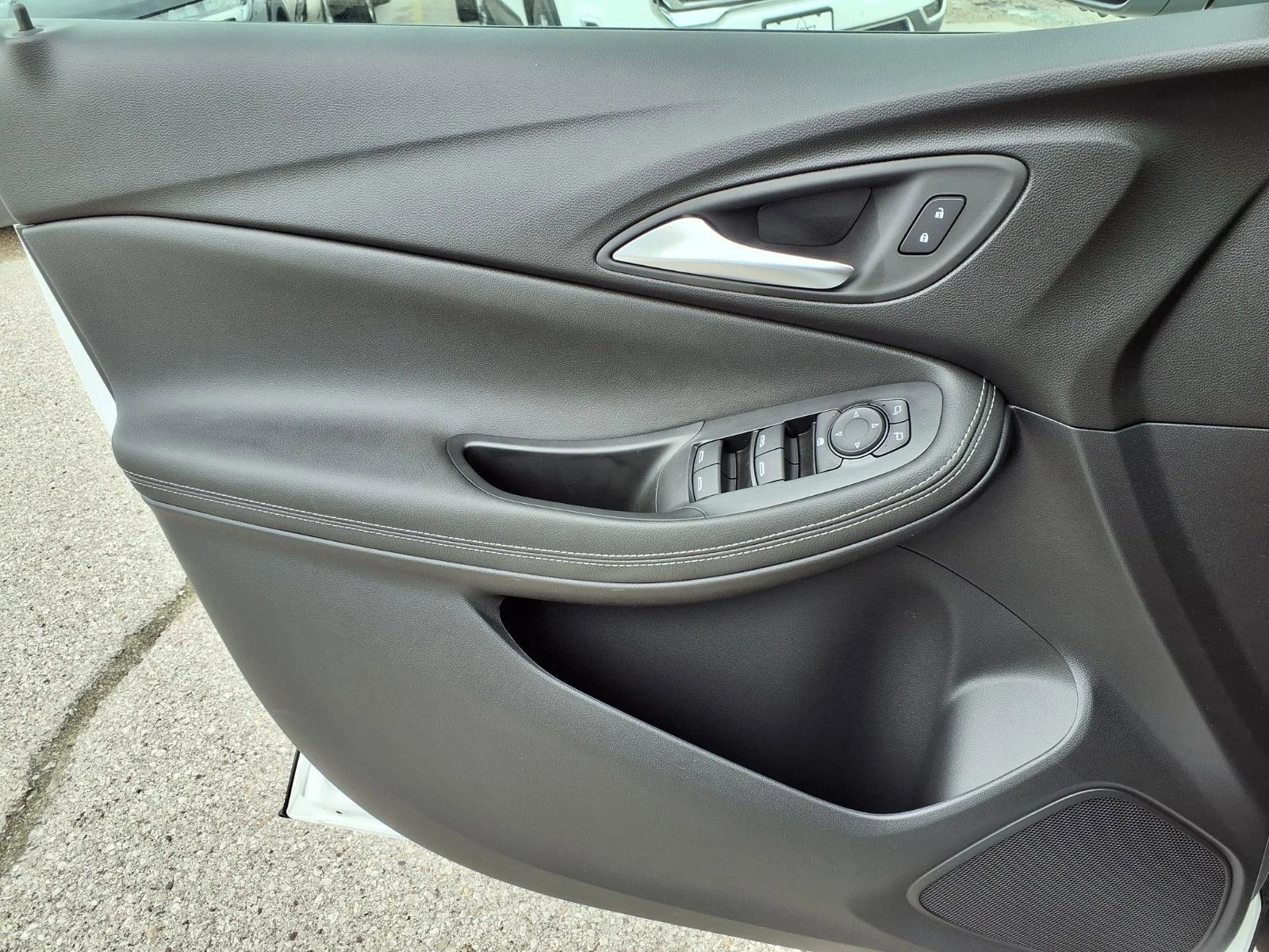 New 2026 Summit White Buick Preferred image 13