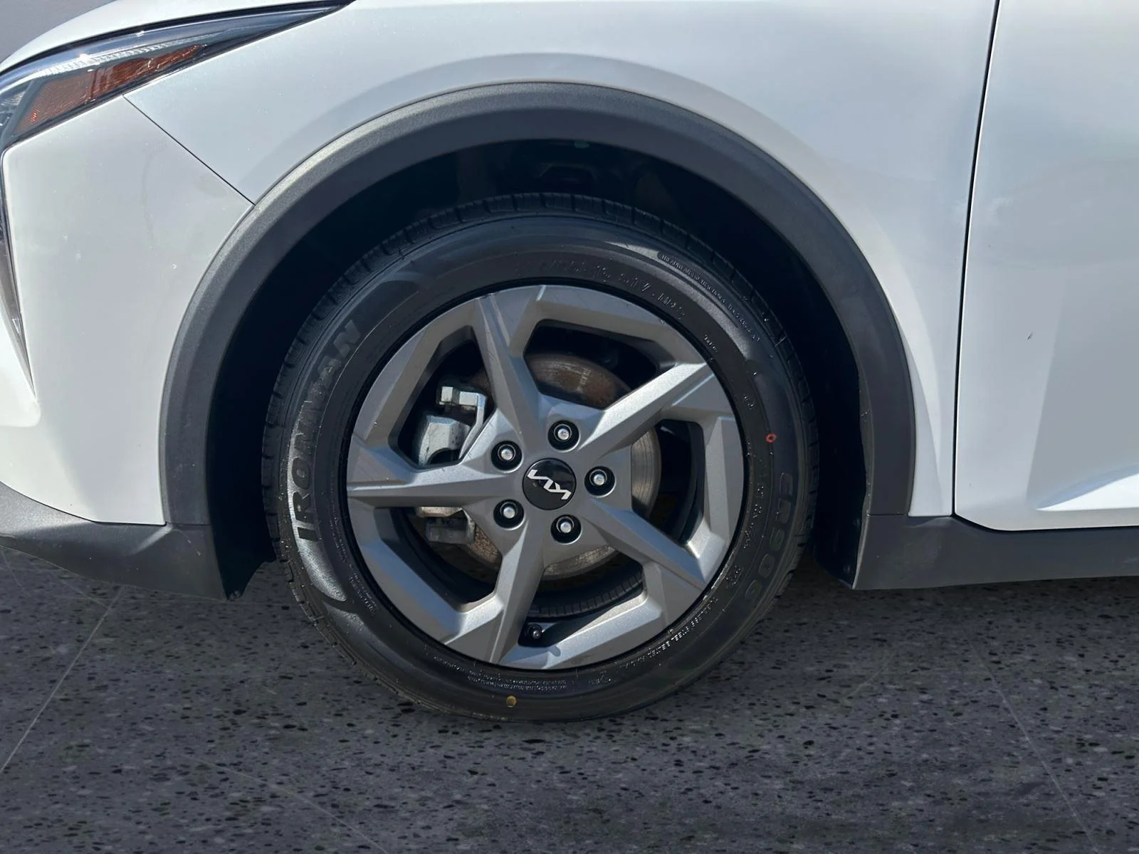 2025 Kia K4 LXS - Photo 9