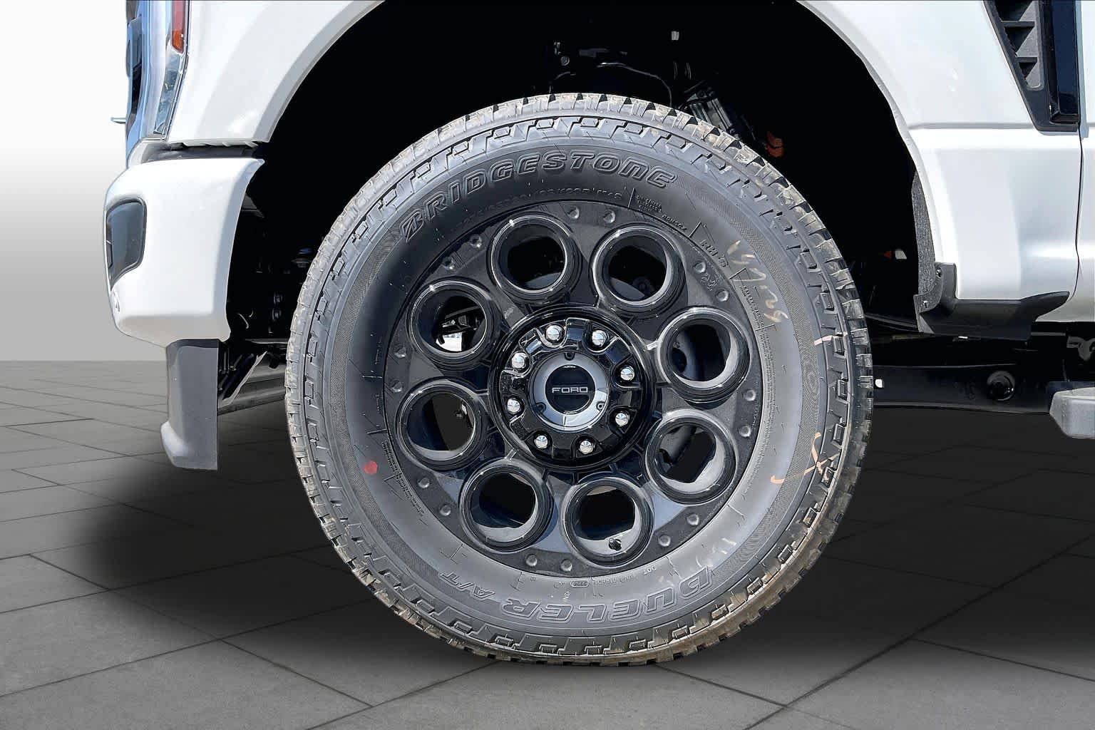 New 2026 Star White Metallic Tri-Coat Ford F-250® Lariat® image 8