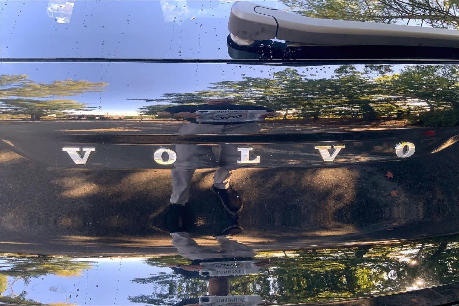 Used 2024 Onyx Black Metallic Volvo Plus Bright Theme image 30
