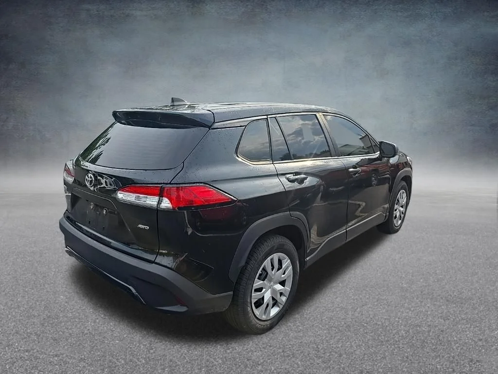 Used 2022 Black Toyota L image 8