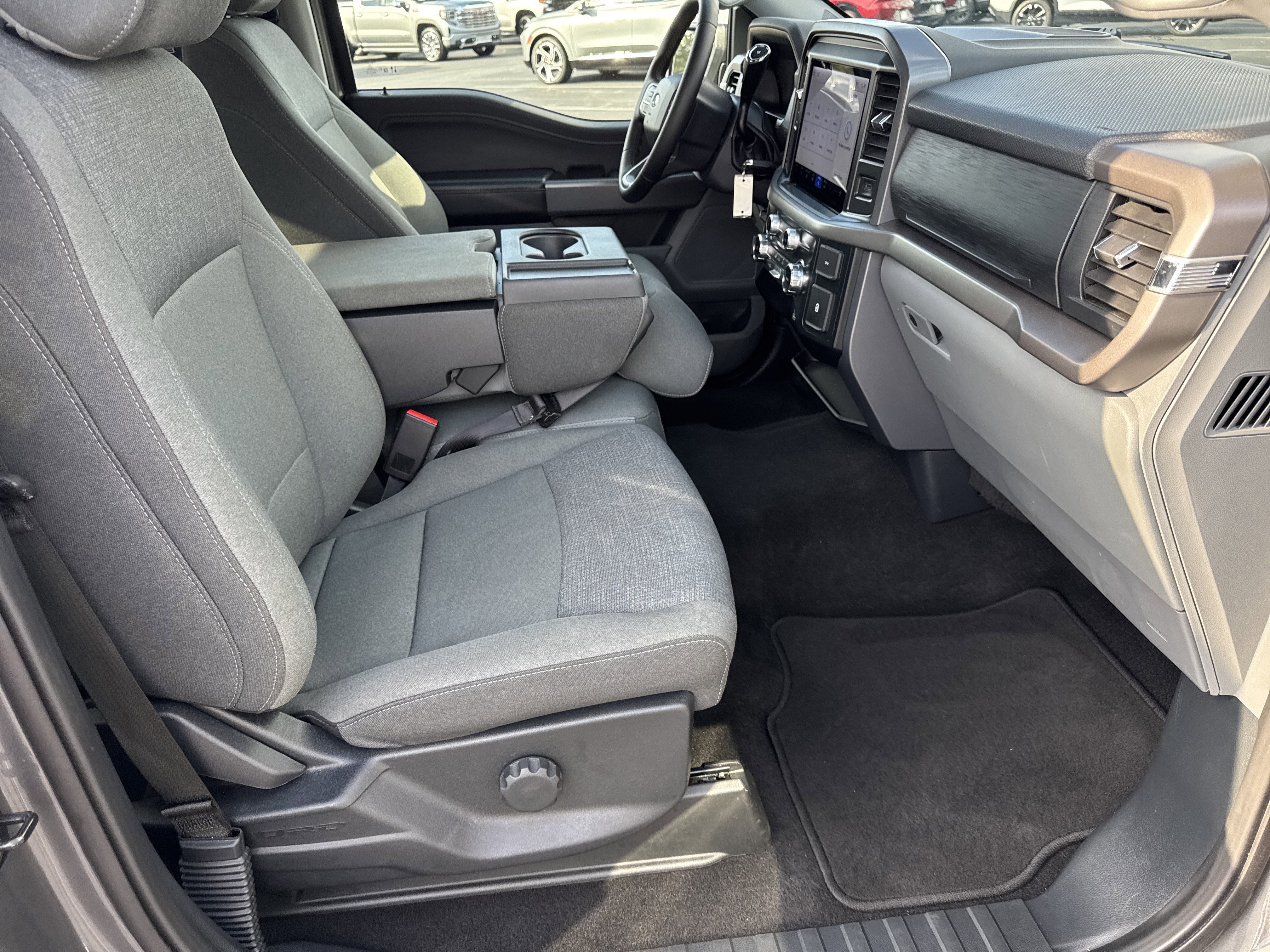 2025 Ford F-150 XLT - Photo 14